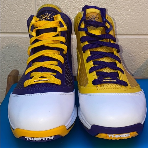 Nike LeBron VII QS with name - Picture 2 of 5